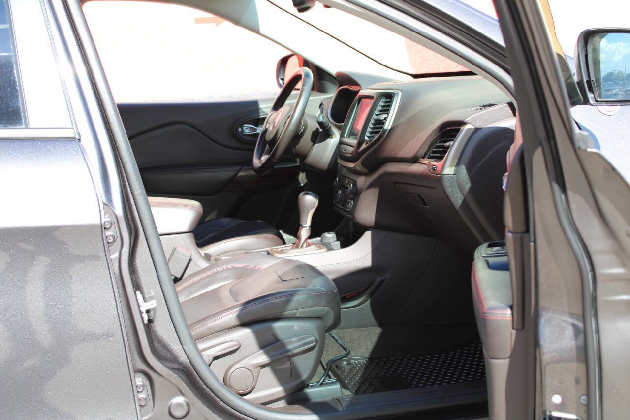 Used 2015 Jeep Cherokee Trailhawk w/ Comfort/Convenience Group image 15