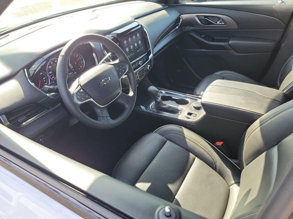Used 2023 Chevrolet Traverse Premier w/ Redline Edition AWD/4WD image 3