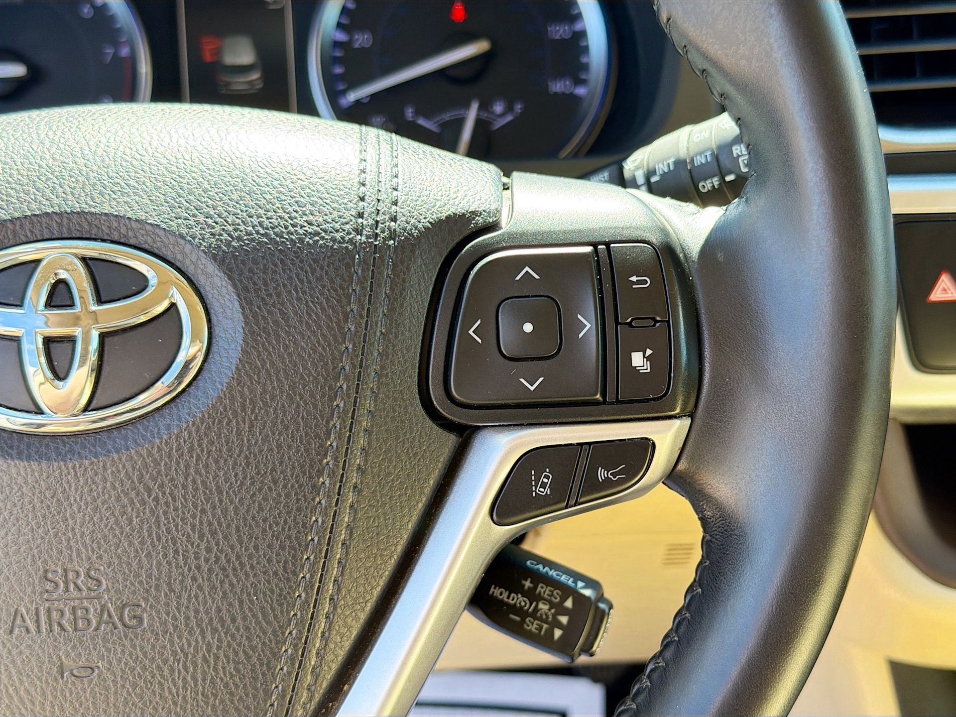 Used 2019 Toyota Highlander XLE image 40