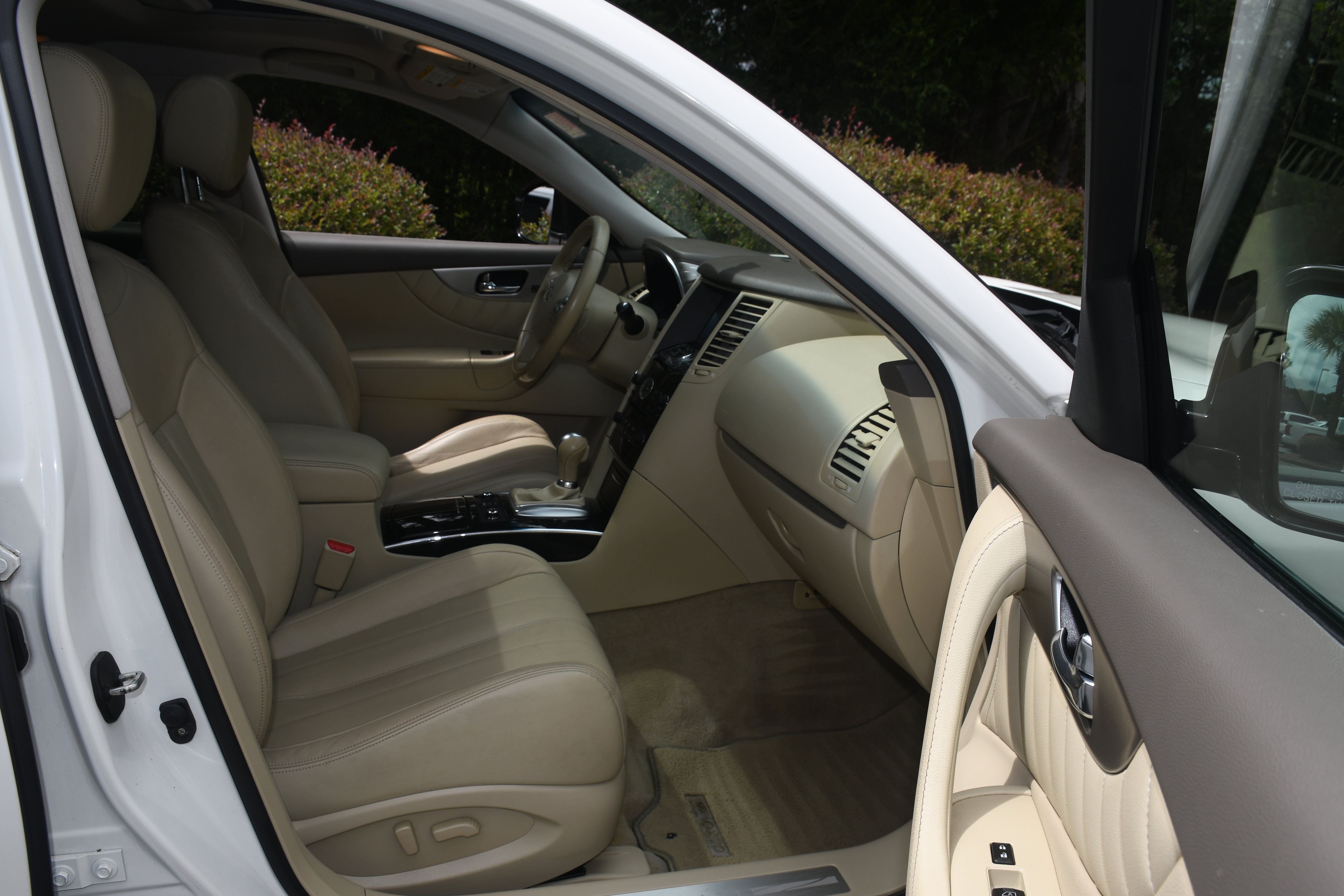 Used 2015 INFINITI QX70 AWD w/ Premium Package image 22