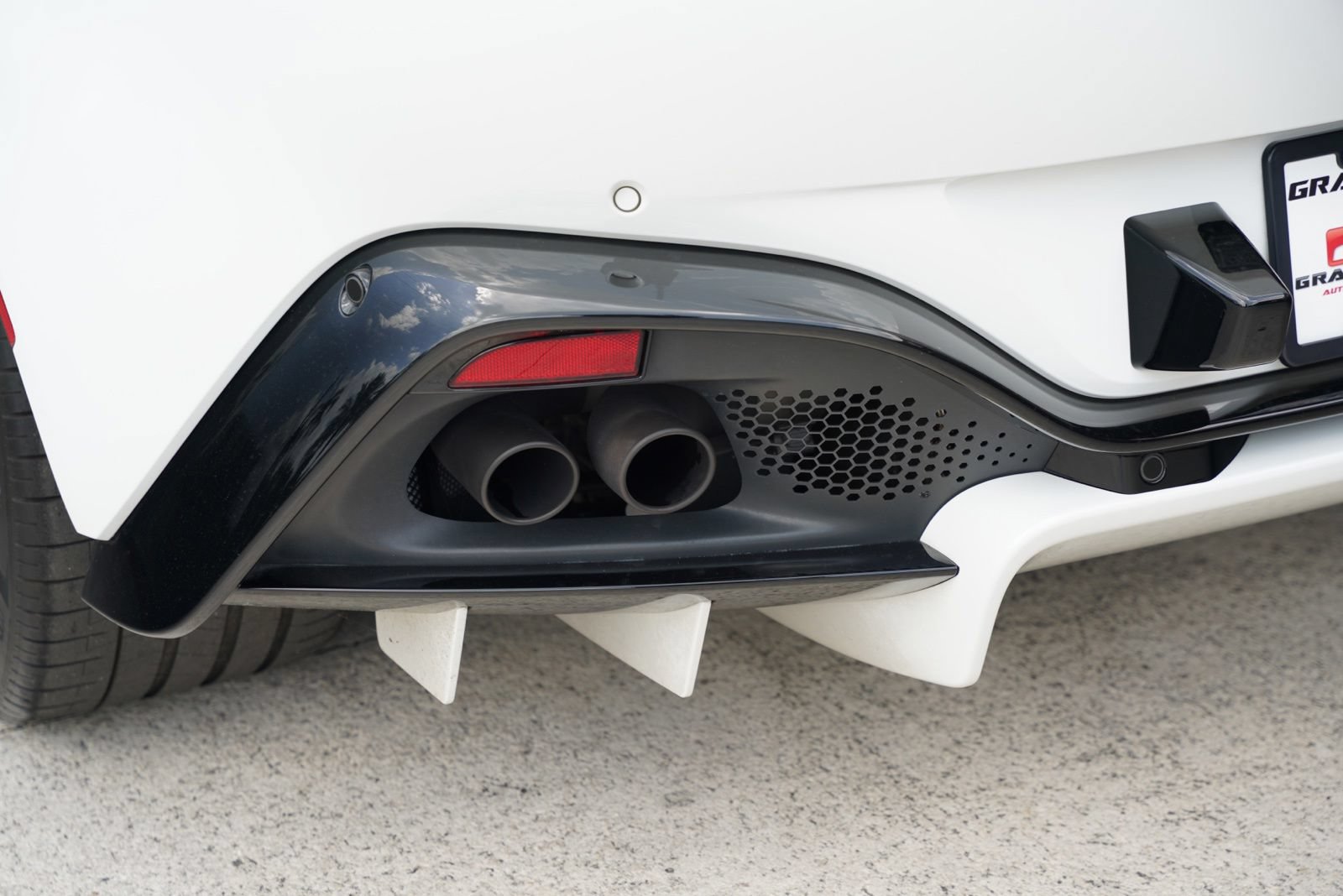 Used 2023 Aston Martin V8 Vantage Coupe RWD image 15