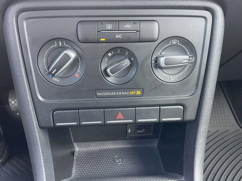 Used 2018 Volkswagen Beetle 2.0T S FWD image 27