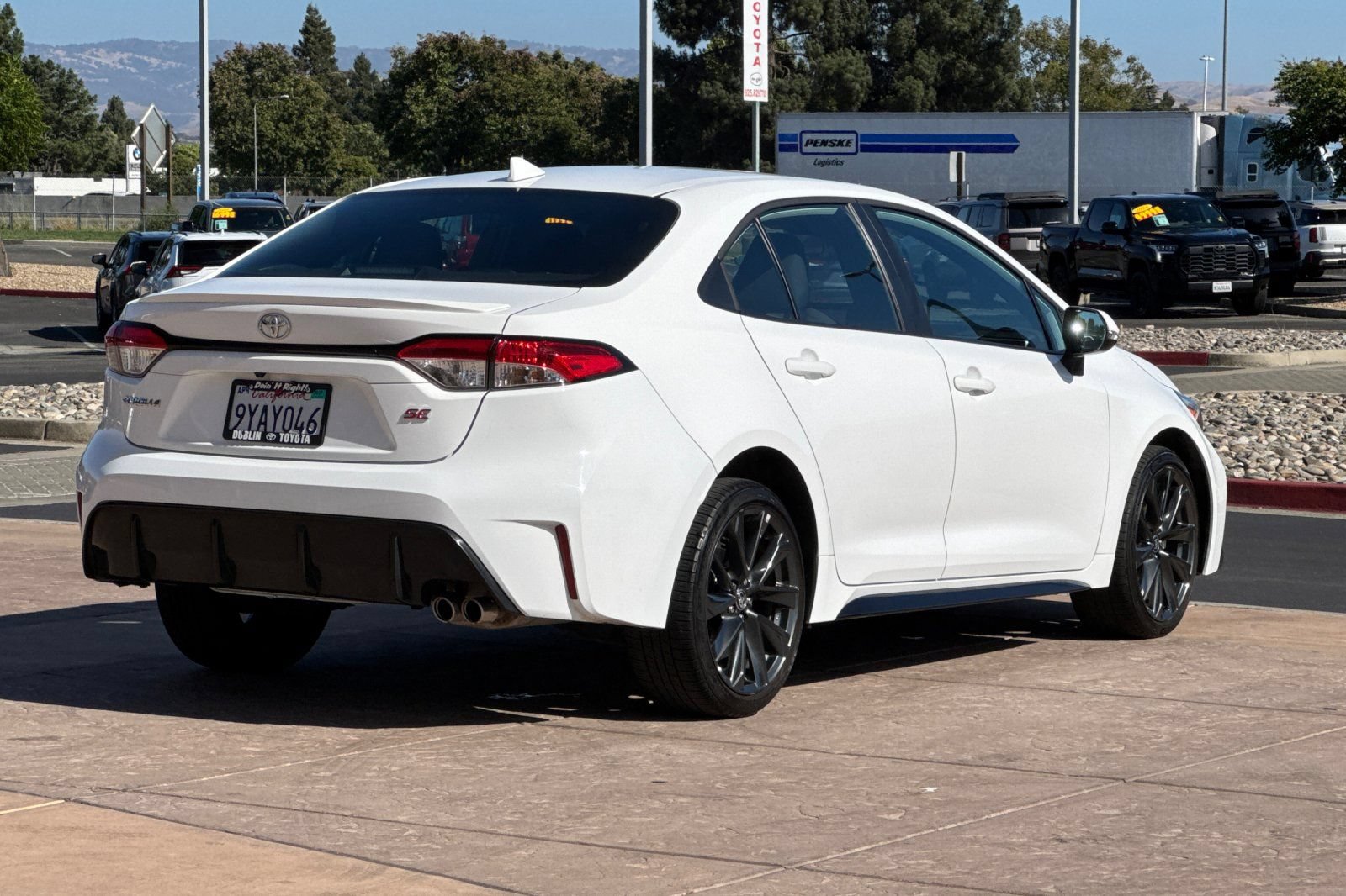 Used 2025 Toyota Corolla SE FWD image 4