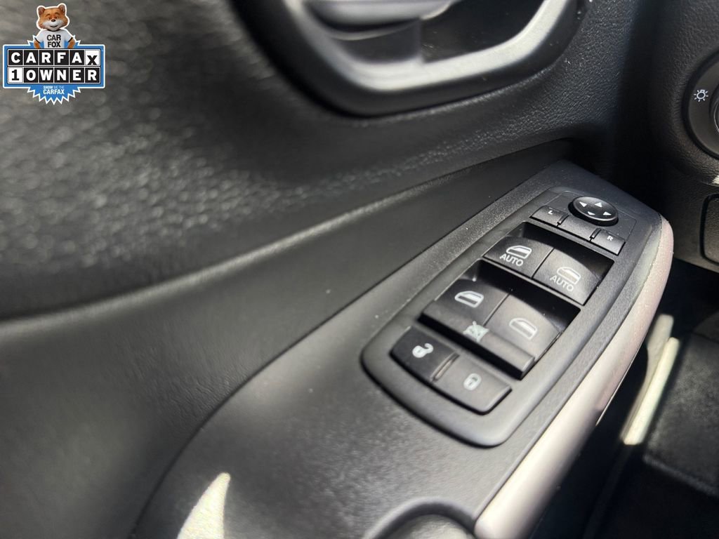 Used 2021 Jeep Cherokee Limited w/ Mopar Interior Package AWD/4WD image 28