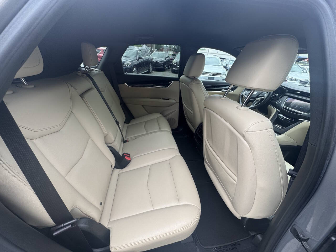 Used 2018 Cadillac XT5 FWD image 17