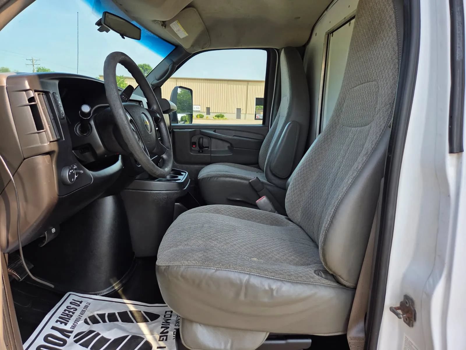 Used 2014 Chevrolet Express 3500 Extended RWD image 33