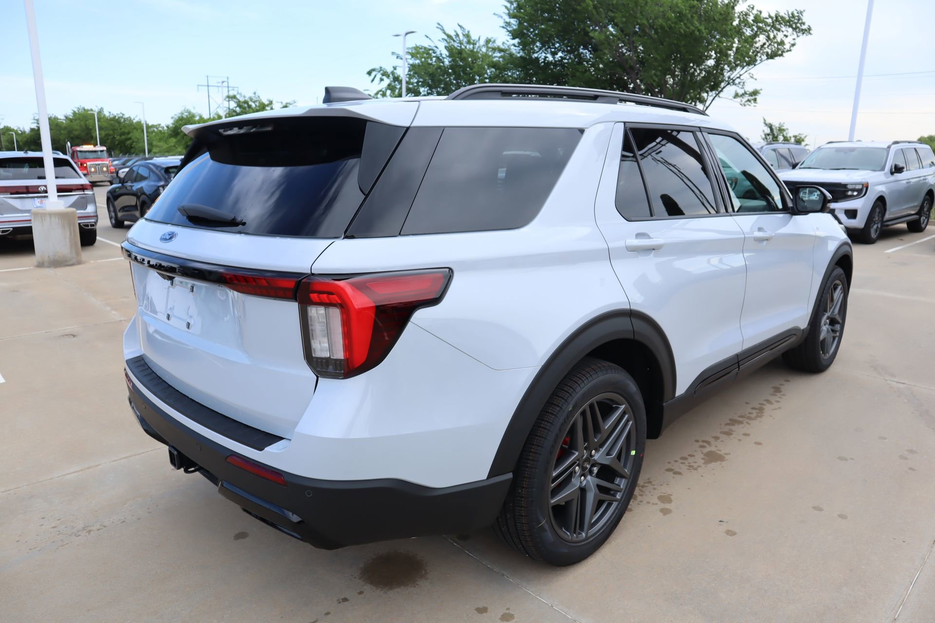 New 2026 Ford Explorer ST-Line RWD image 23