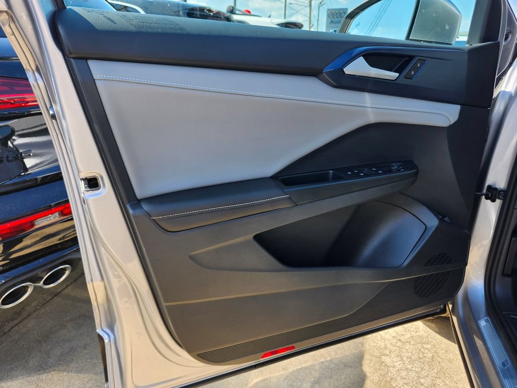 Certified 2024 Volkswagen Taos SE AWD/4WD image 12