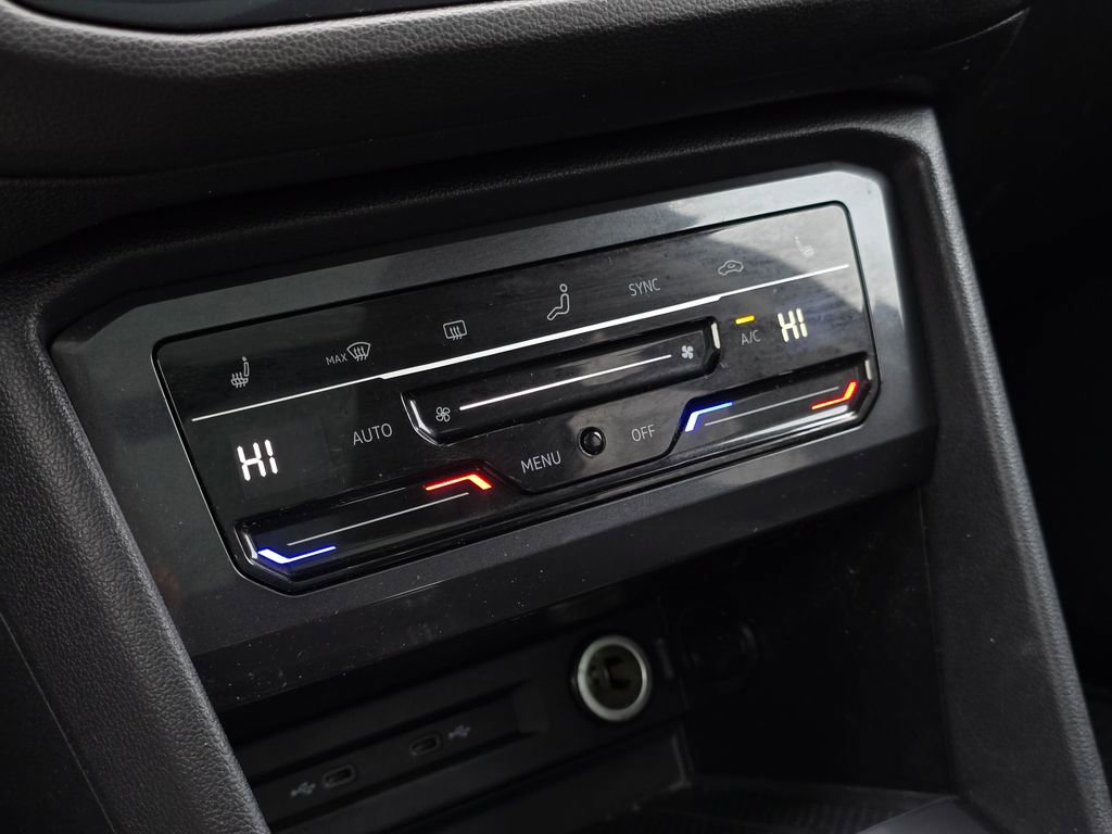 Used 2022 Volkswagen Tiguan SE image 31