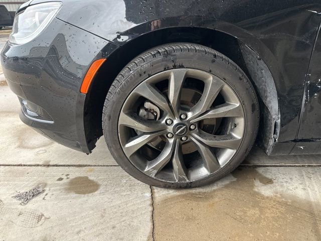 Used 2015 Chrysler 200 S w/ Comfort Group FWD image 18