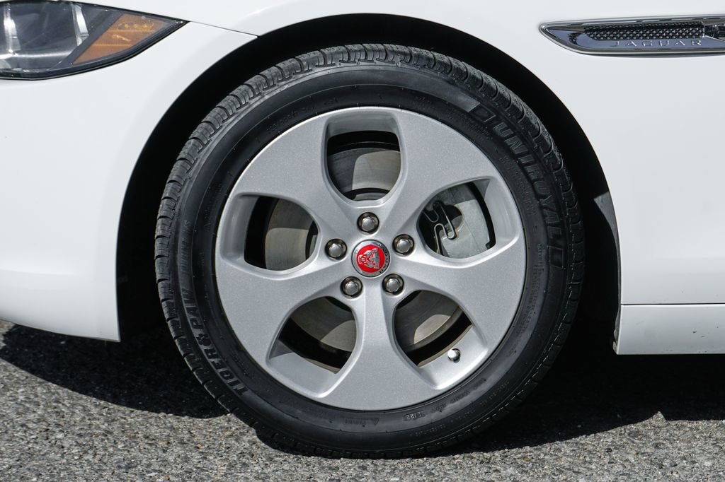 Used 2017 Jaguar XE image 40