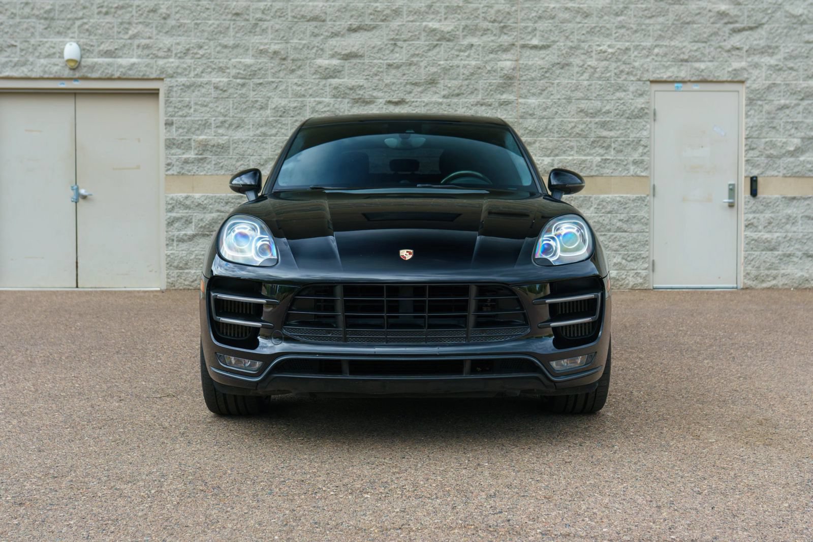 Used 2015 Porsche Macan Turbo AWD/4WD image 2