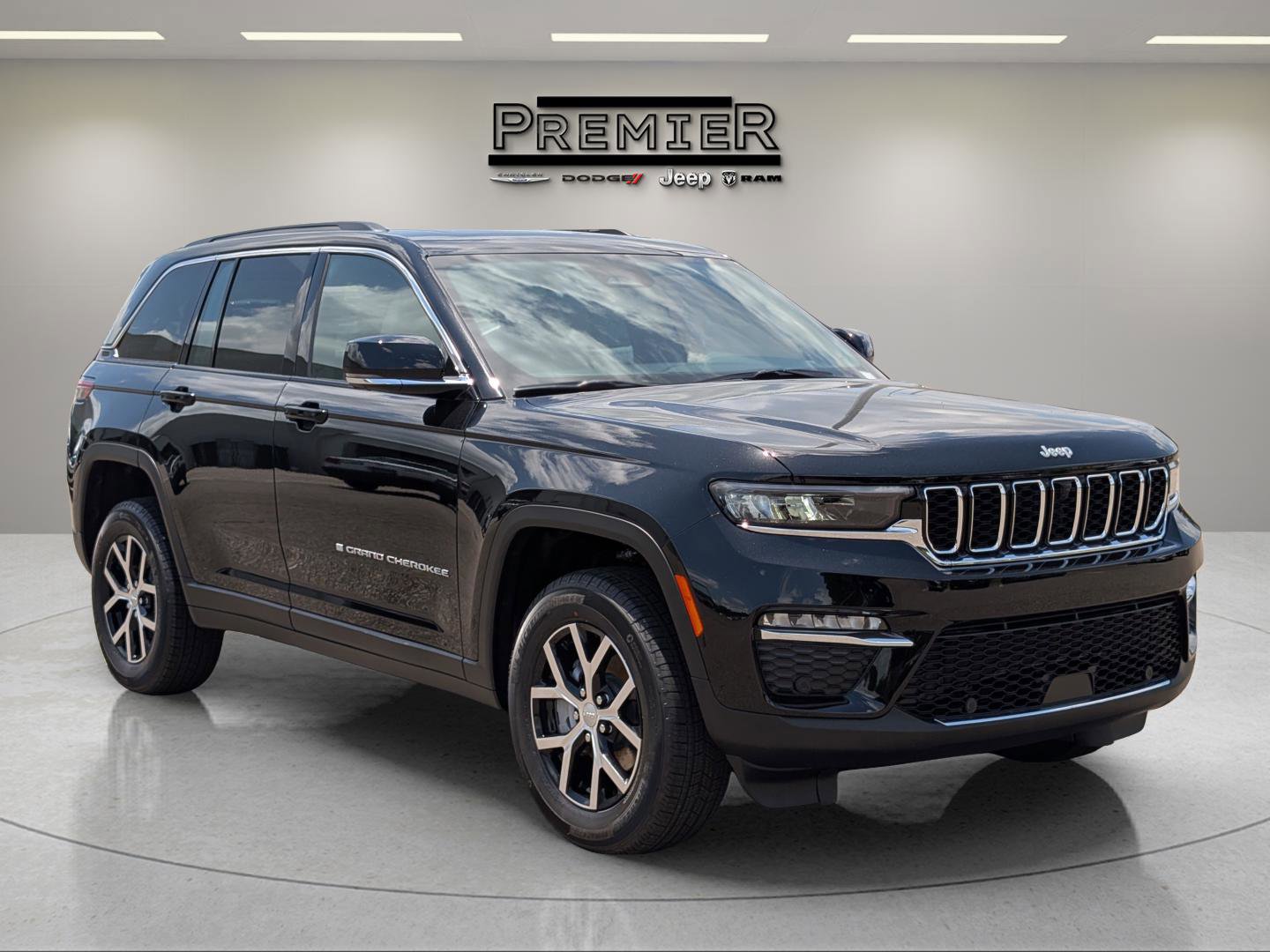 New 2025 Jeep Grand Cherokee Limited w/ Luxury Tech Group II image 3