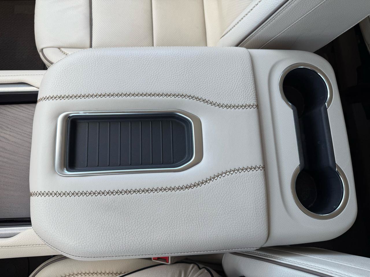 Used 2023 GMC Yukon Denali RWD image 46
