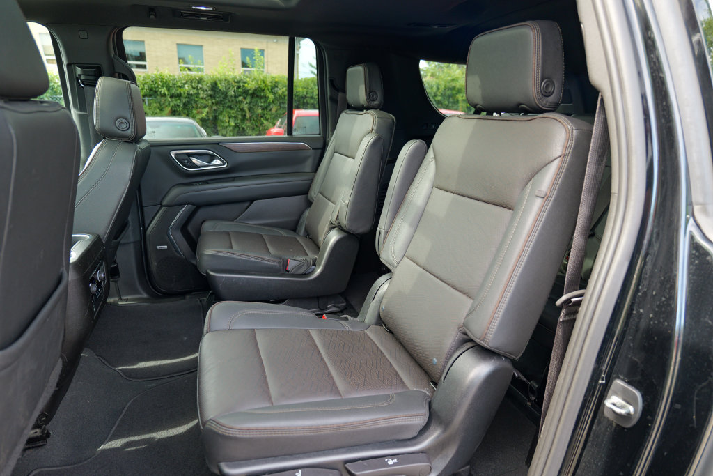 Used 2023 Chevrolet Suburban High Country AWD/4WD image 28