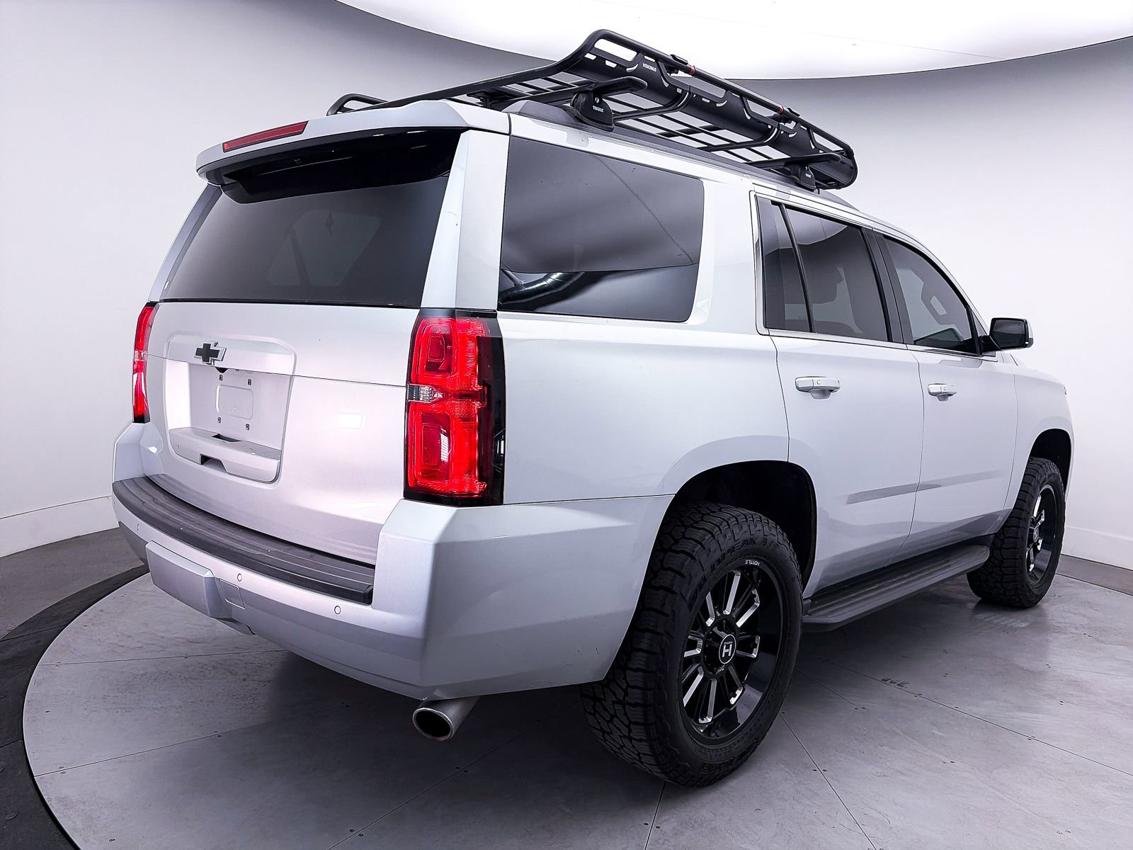 Used 2017 Chevrolet Tahoe LT w/ Luxury Package AWD/4WD image 12