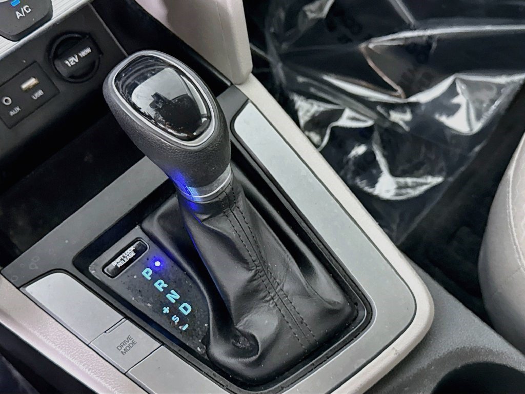 Used 2020 Hyundai Elantra SE FWD image 19