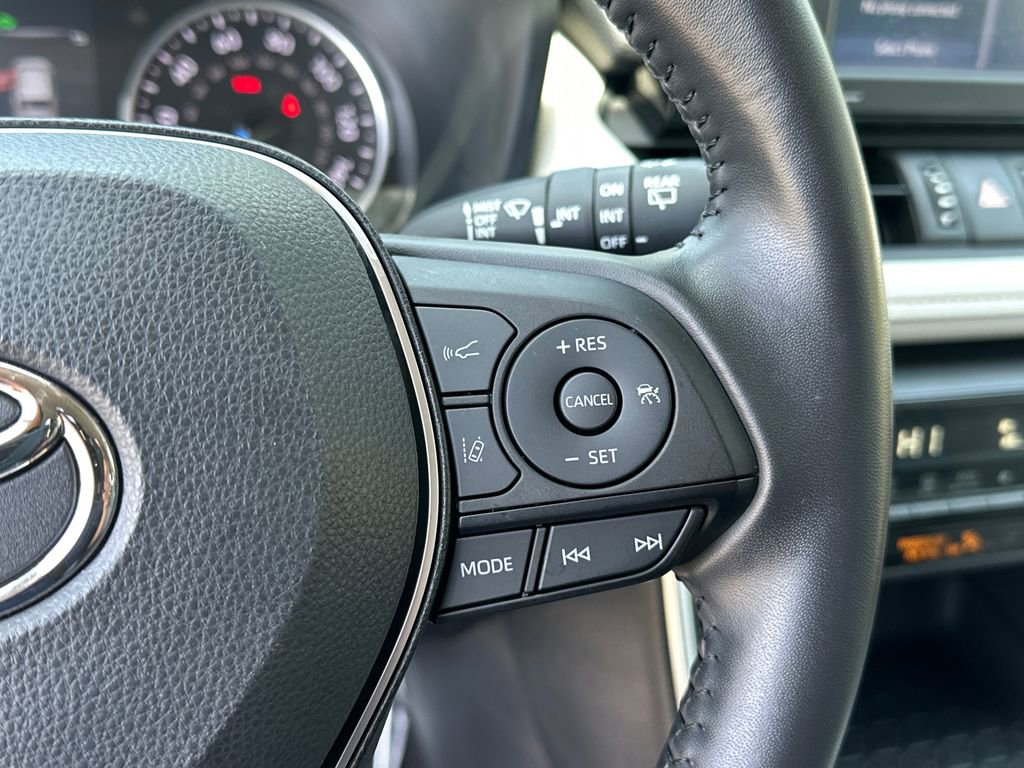 Used 2022 Toyota RAV4 XLE Premium image 29