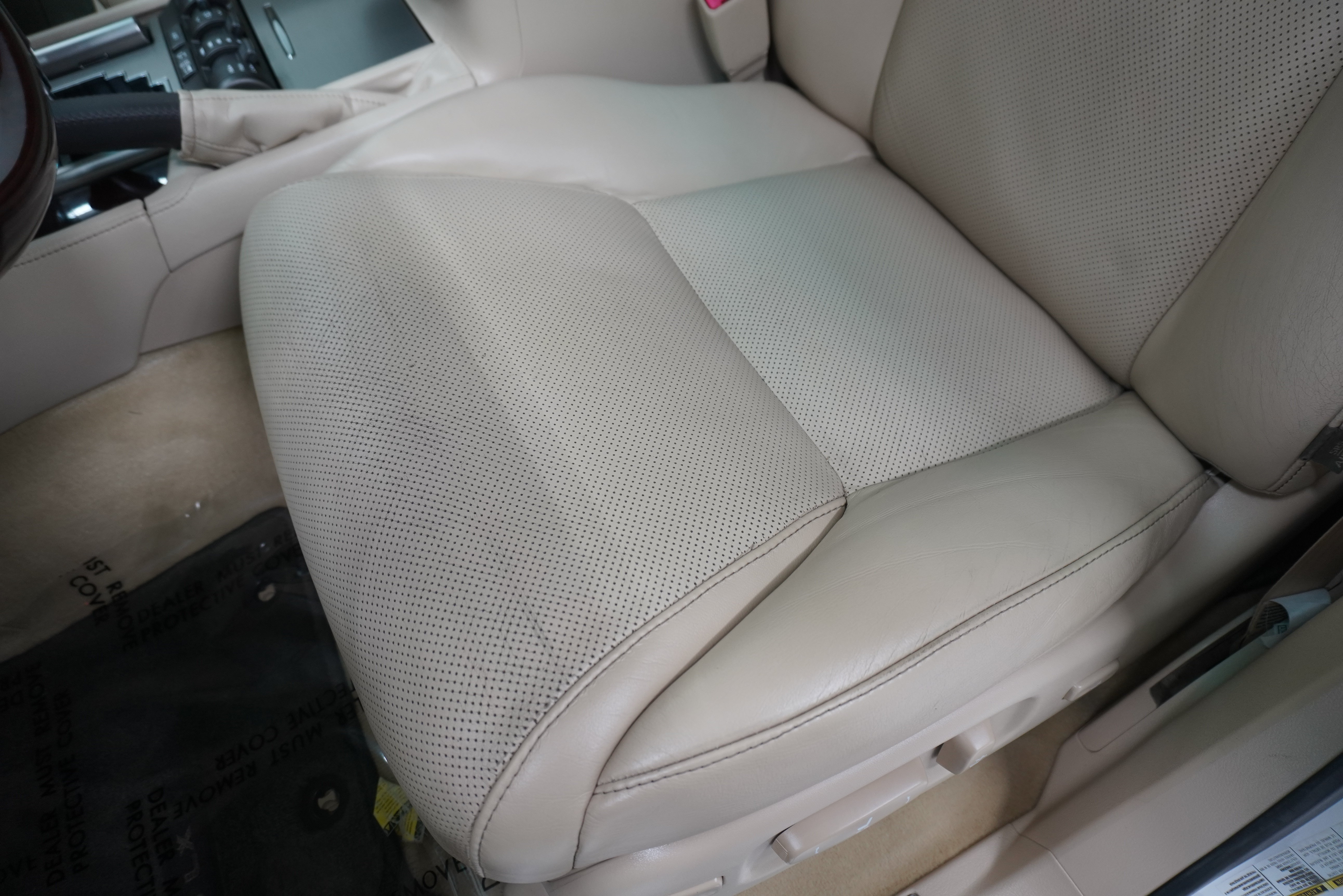 Used 2013 Lexus LX 570 4WD w/ Luxury Pkg w/Pre-crash image 12