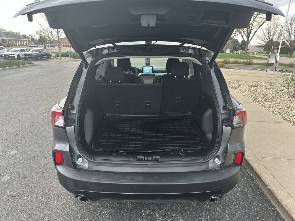Used 2021 Ford Escape SE w/ SE Sport Appearance Package image 20