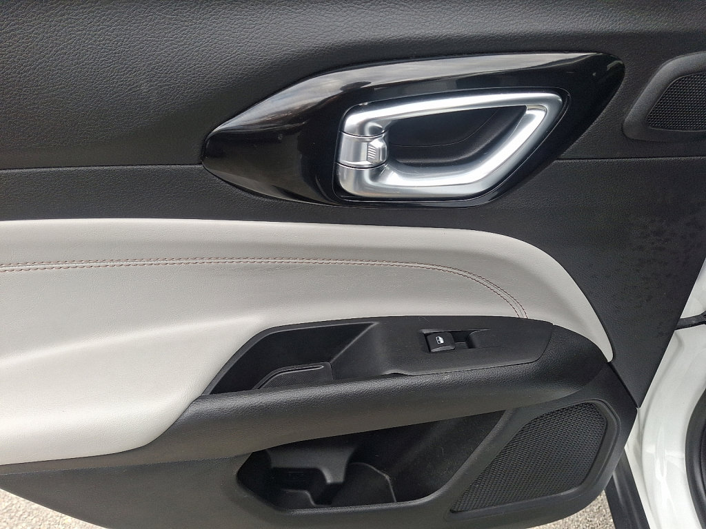 Certified 2022 Jeep Compass Limited w/ Sun and Sound Group image 19