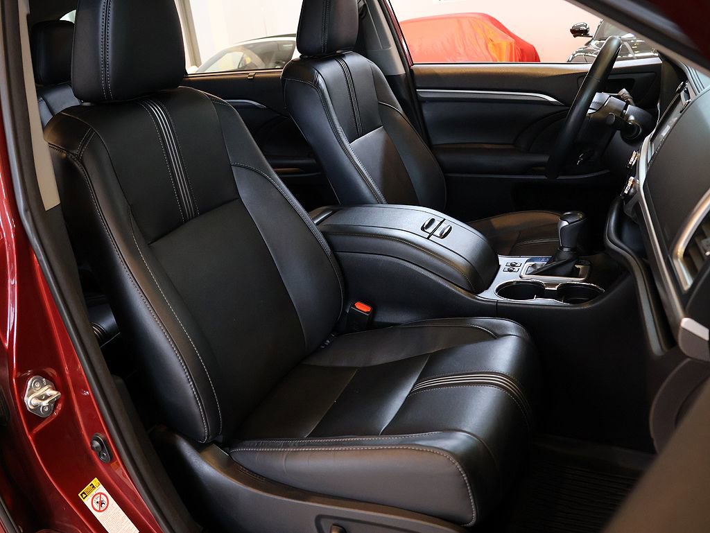 Used 2018 Toyota Highlander SE w/ Protection Package #3 AWD/4WD image 14