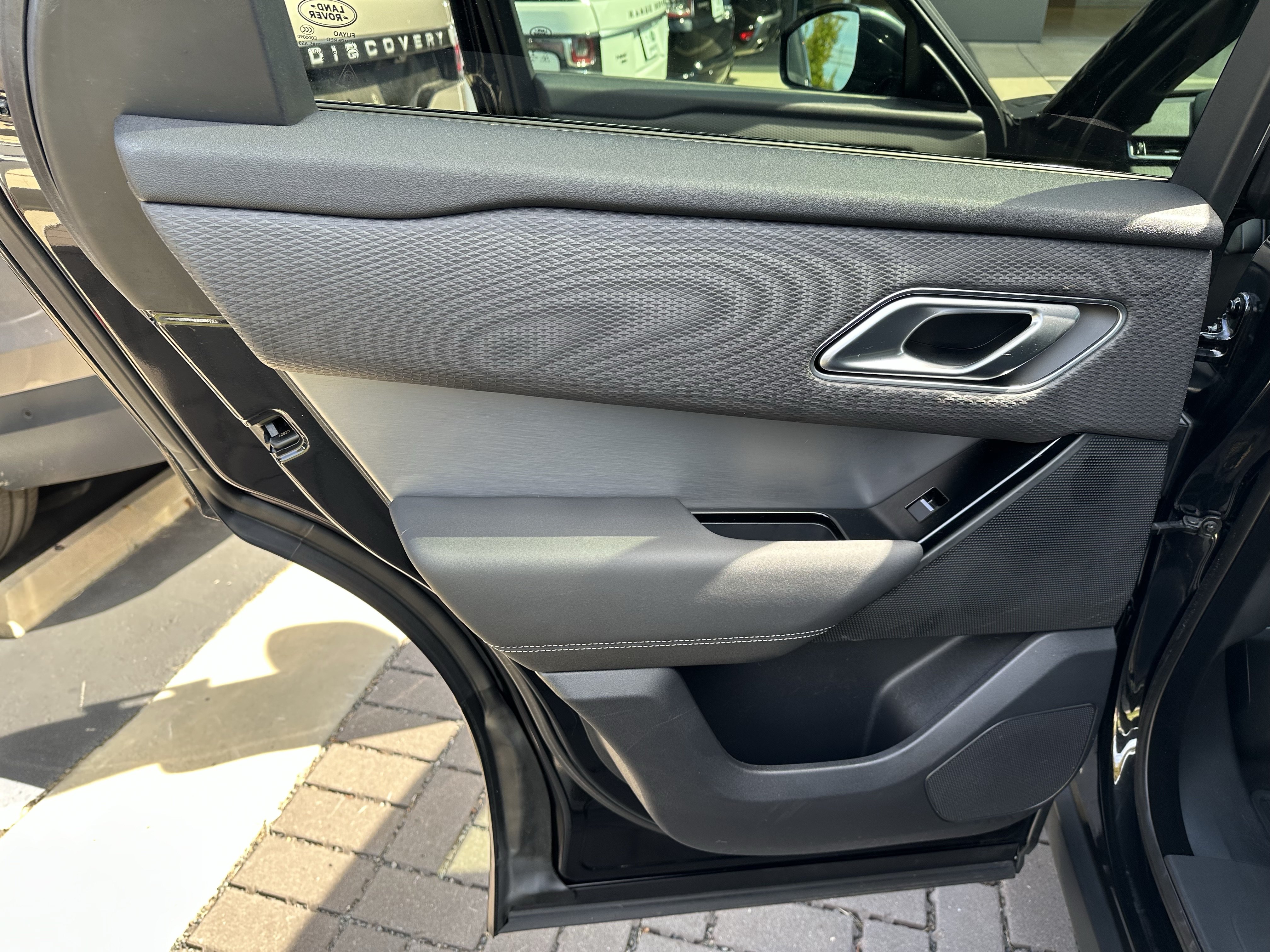 Certified 2023 Land Rover Range Rover Velar R-Dynamic S AWD/4WD image 28