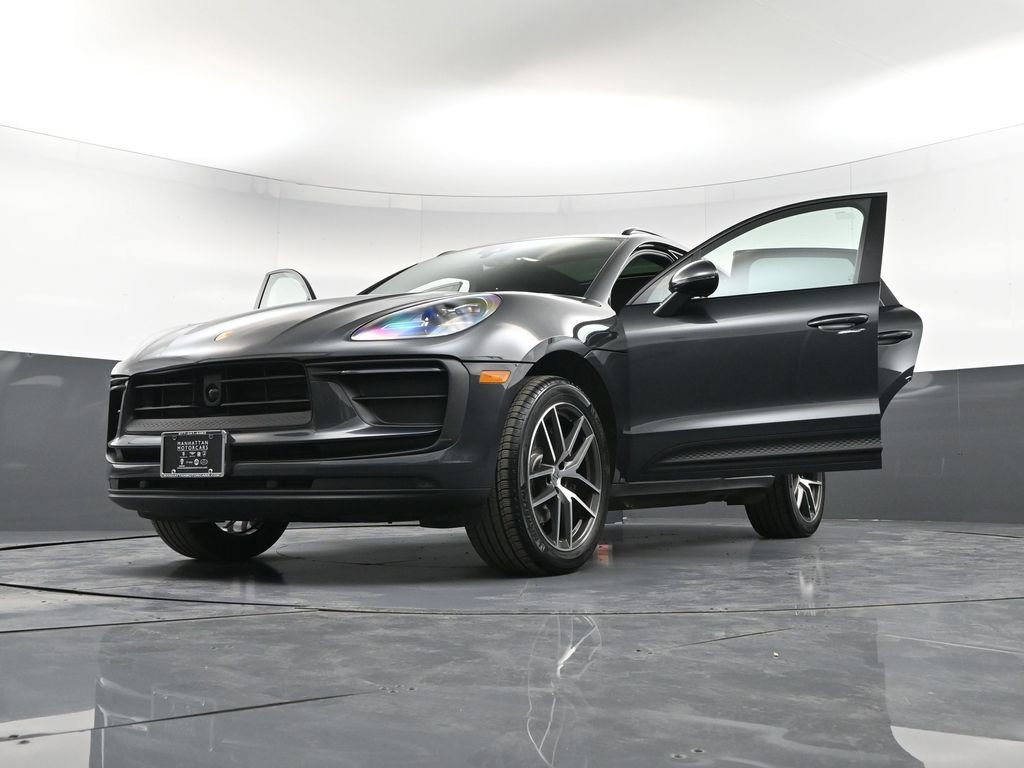 Certified 2025 Porsche Macan image 39