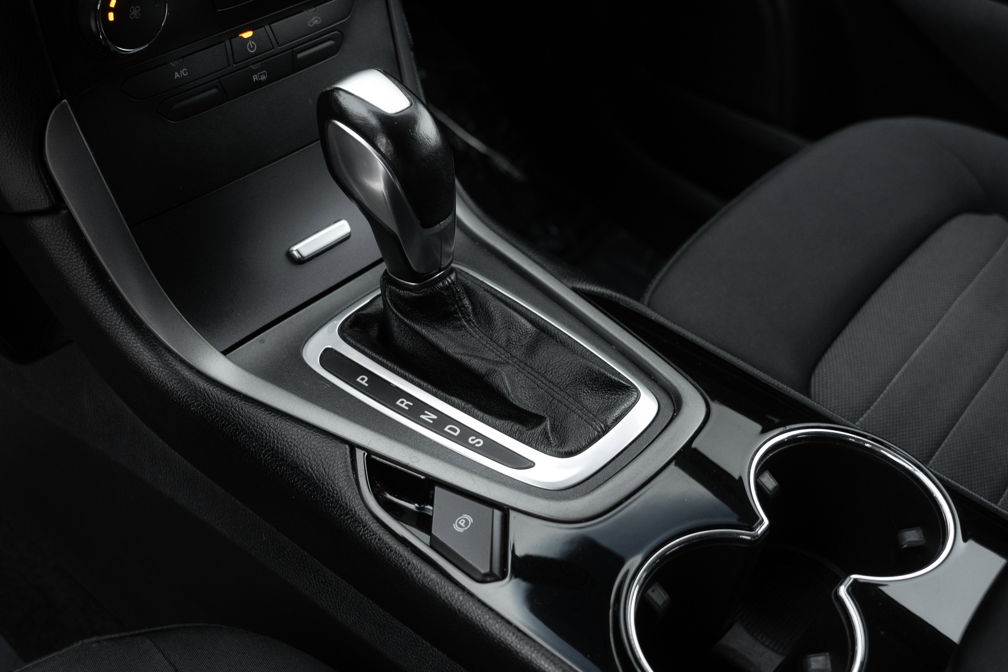 Used 2018 Ford Edge SE image 16