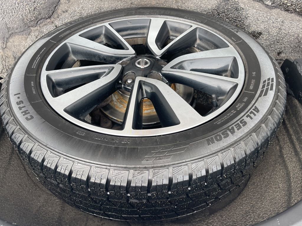 Used 2018 Nissan Rogue SL w/ Premium Package image 14