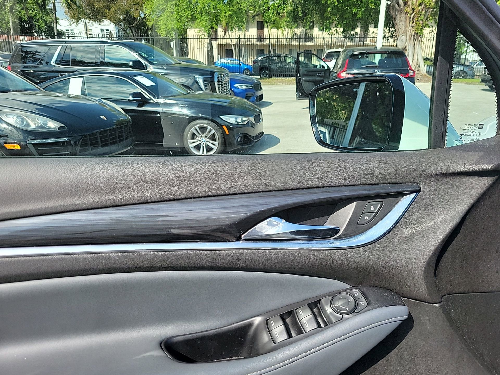 Used 2023 Buick Enclave Essence image 27