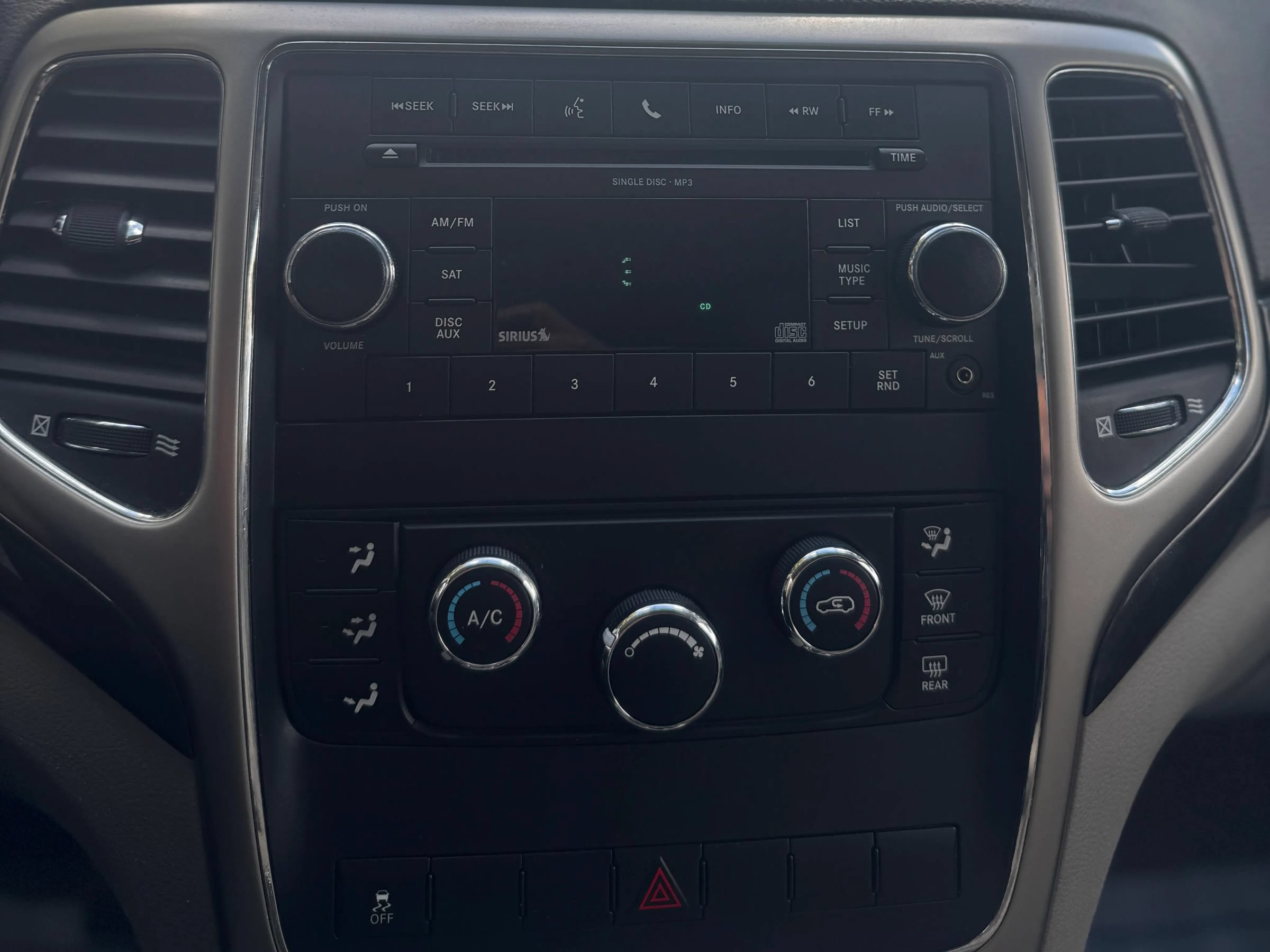 Used 2011 Jeep Grand Cherokee Laredo AWD/4WD image 24
