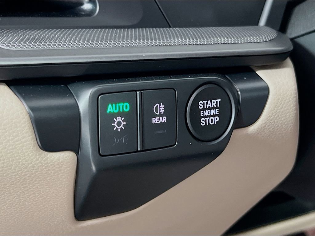 Certified 2025 Porsche 911 Carrera image 11