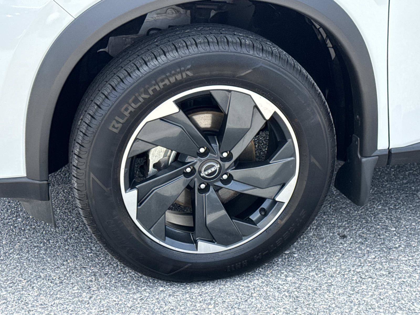 Used 2025 Nissan Rogue SV FWD image 30