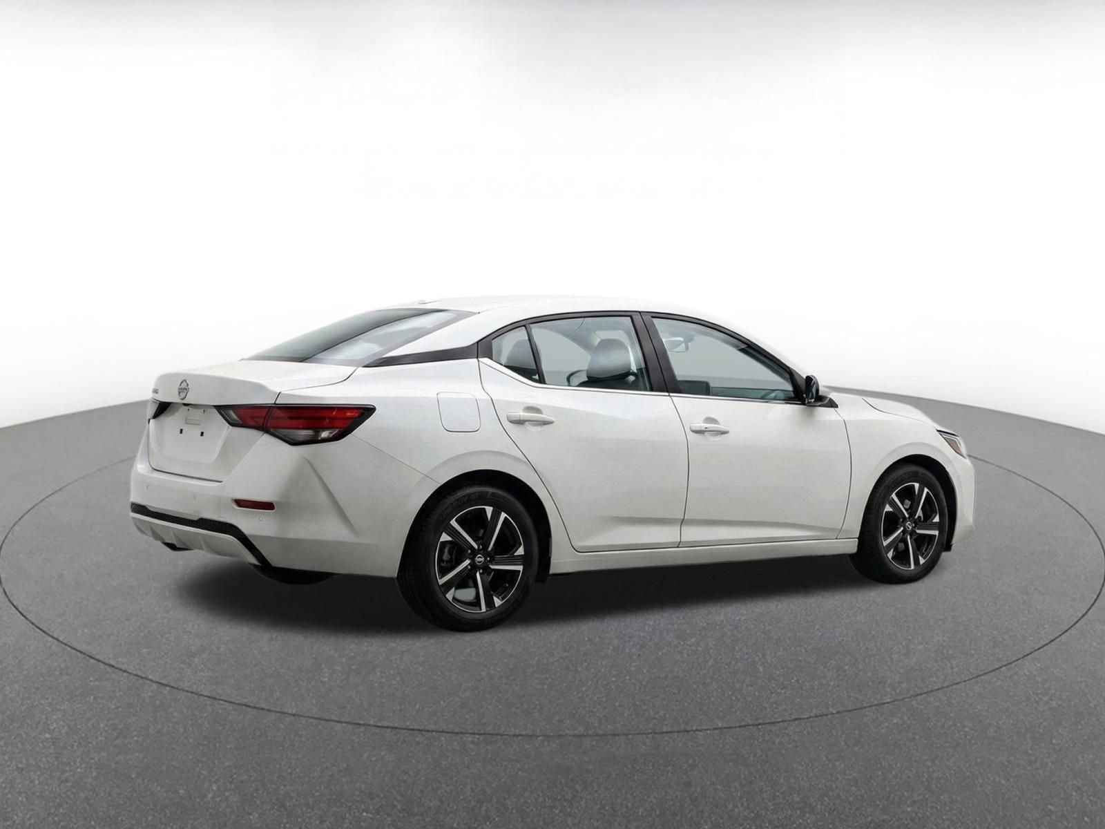 Used 2025 Nissan Sentra SV FWD image 9