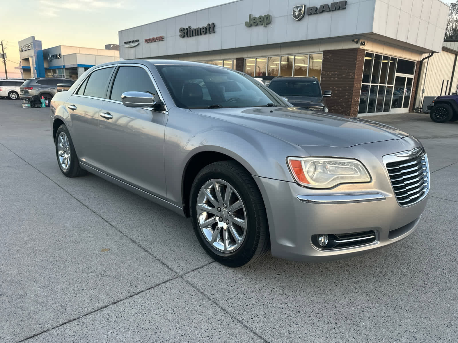 Used 2011 Chrysler 300 Limited image 1