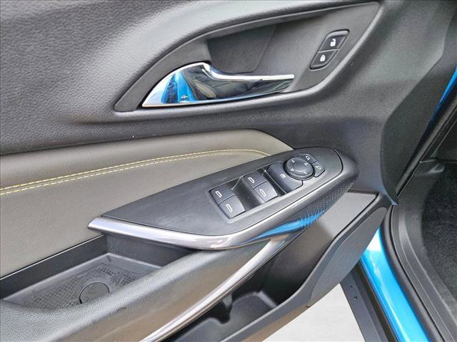 Used 2025 Chevrolet Trax ACTIV w/ Sunroof Package image 12