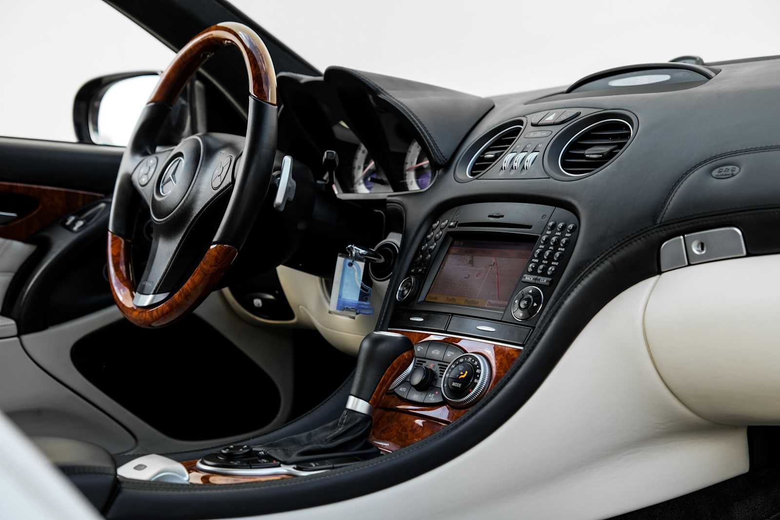 Used 2011 Mercedes-Benz SL 550 image 19