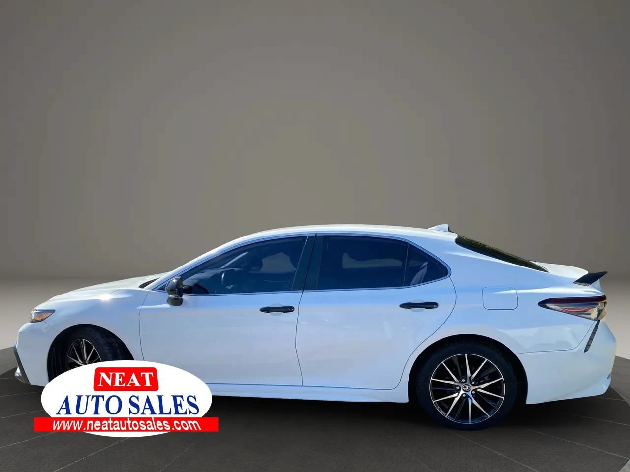 Used 2022 Toyota Camry SE FWD image 5