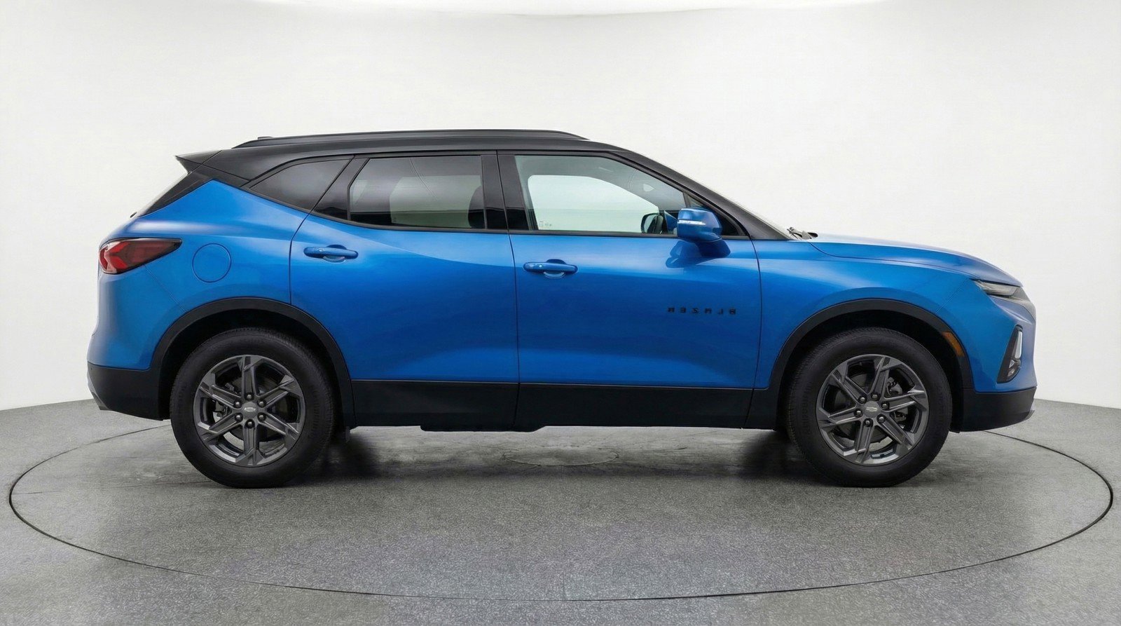 Used 2025 Chevrolet Blazer LT FWD image 11