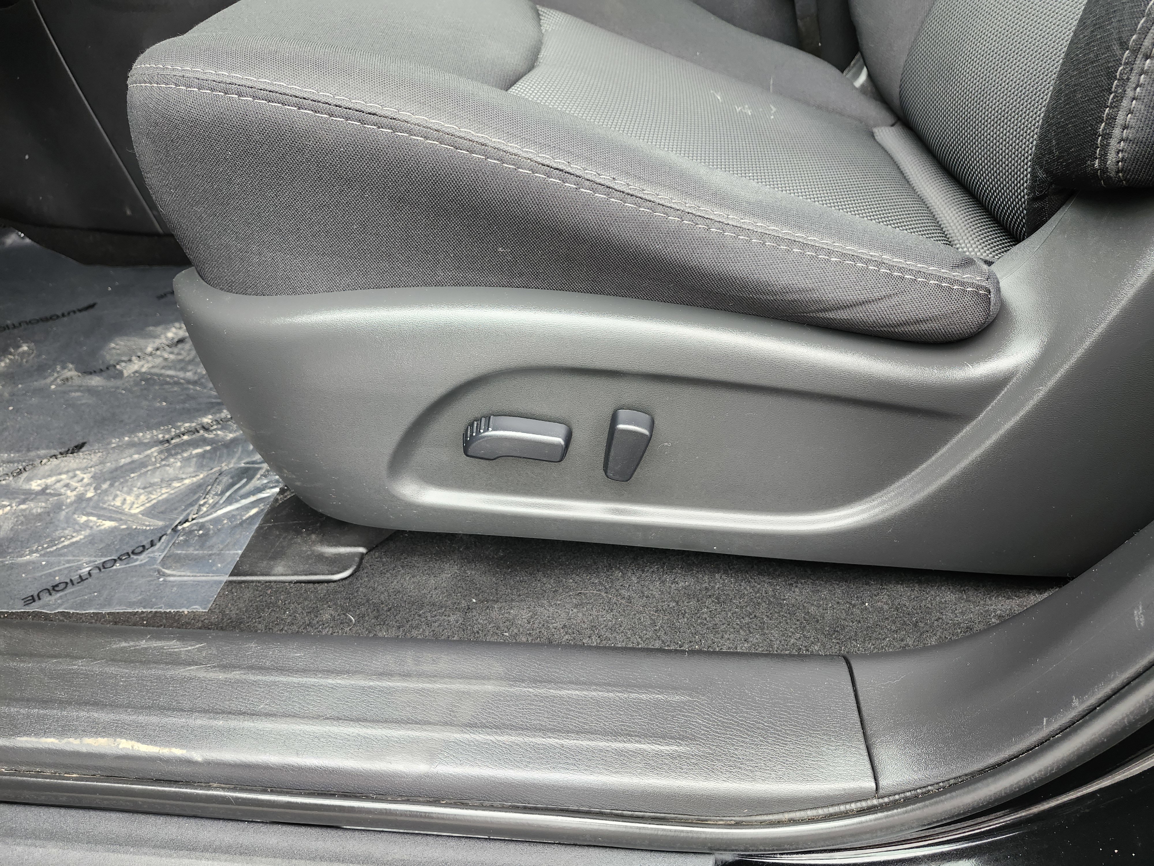 Used 2020 Nissan Pathfinder SV image 19