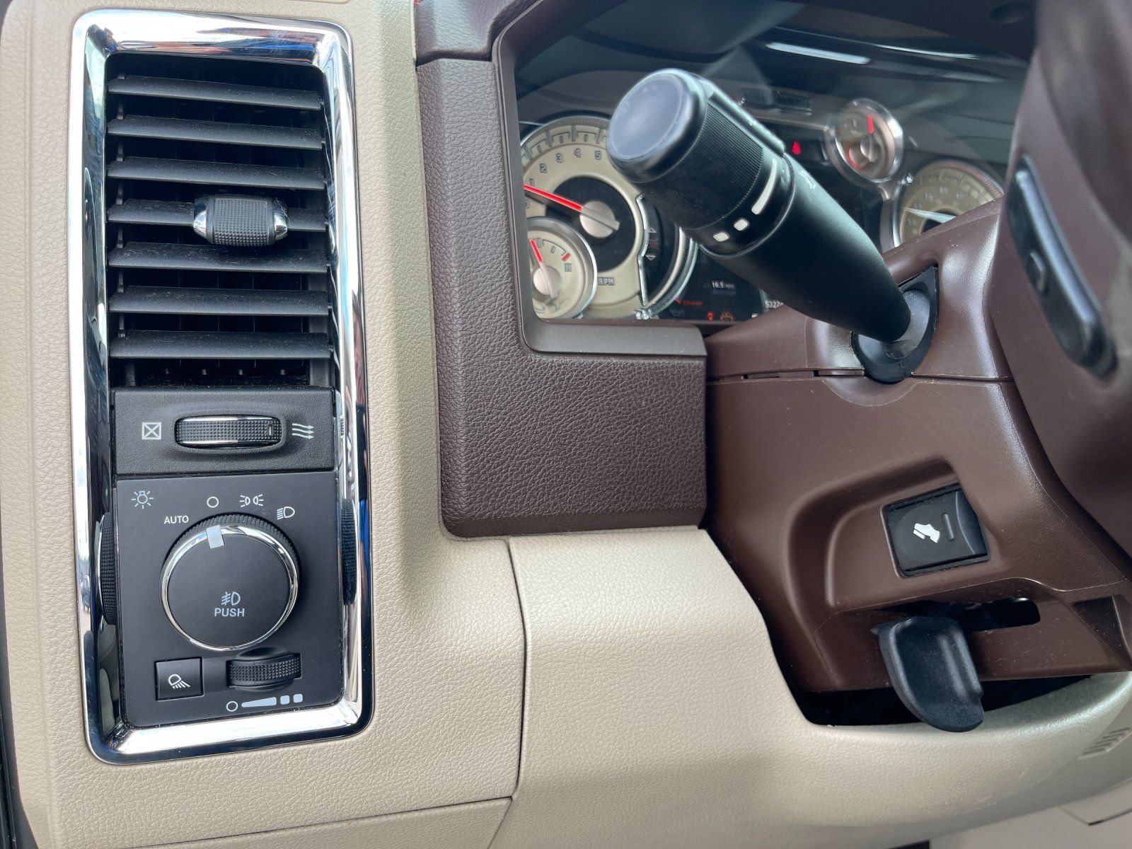 Used 2018 RAM 1500 Laramie Longhorn w/ Longhorn Special Edition AWD/4WD image 30