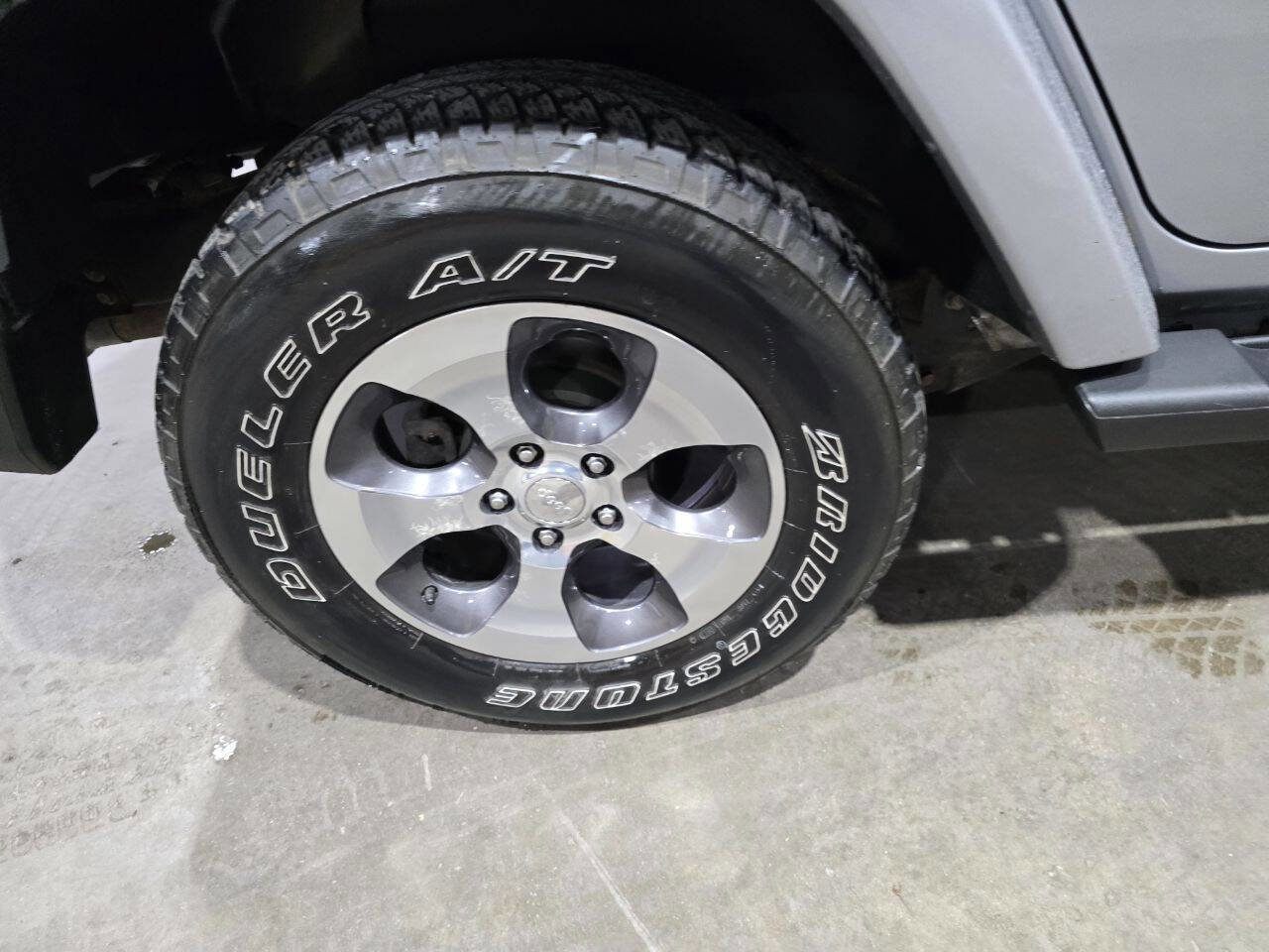 Used 2017 Jeep Wrangler Unlimited Sahara w/ Connectivity Group image 21