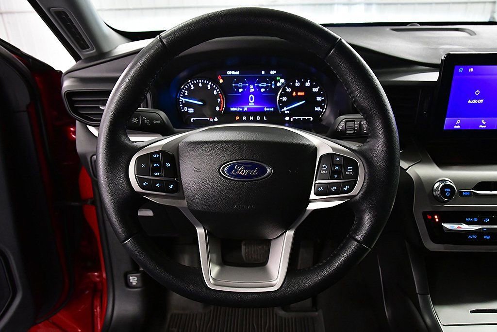 Used 2023 Ford Explorer XLT image 19