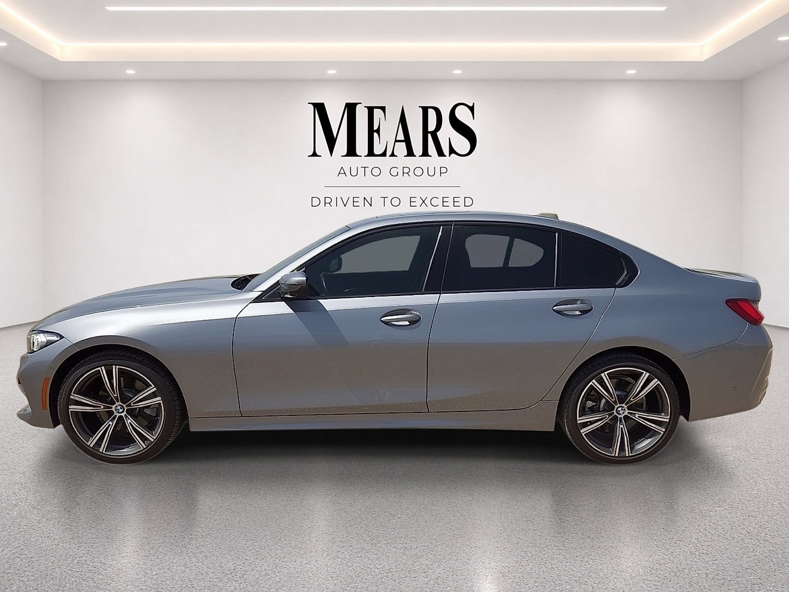 Used 2023 BMW 330i xDrive Sedan w/ Premium Package AWD/4WD image 2