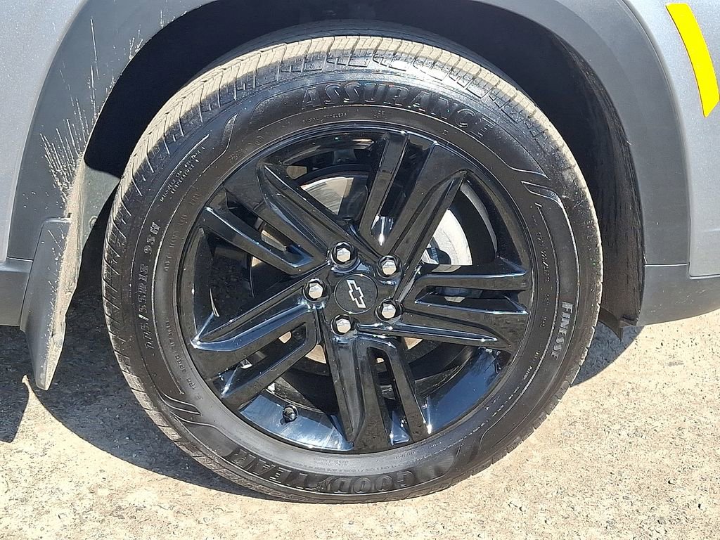 Used 2025 Chevrolet Trax ACTIV w/ Sunroof Package image 35