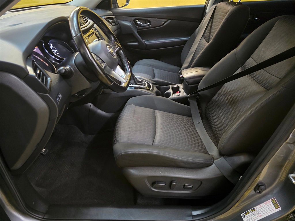 Used 2020 Nissan Rogue SV image 24