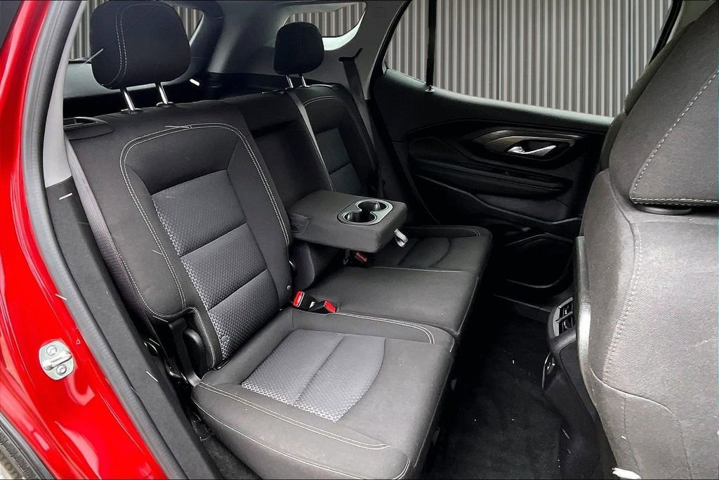 Used 2024 GMC Terrain SLE w/ Driver Convenience Package image 28