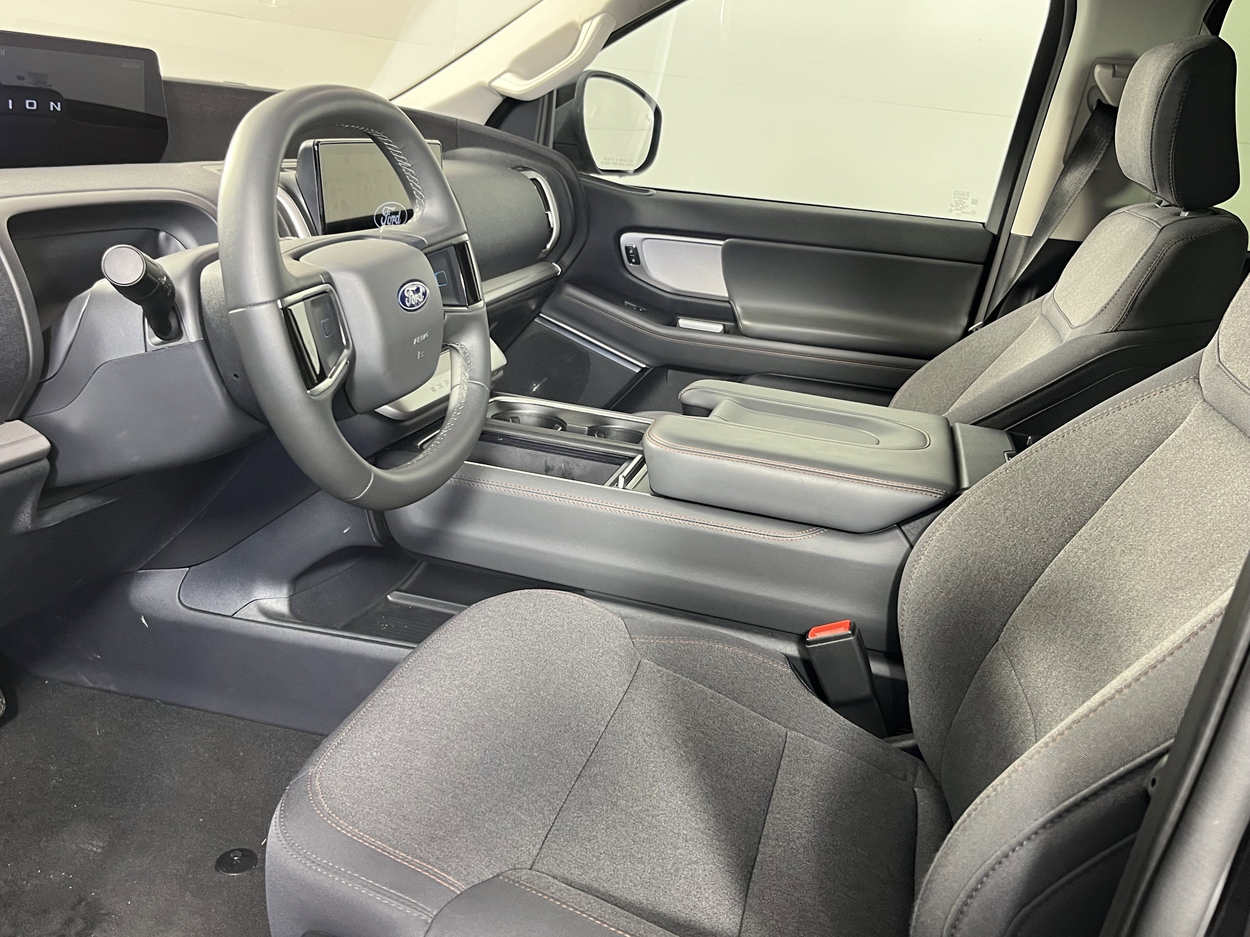 Used 2025 Ford Expedition Active image 9