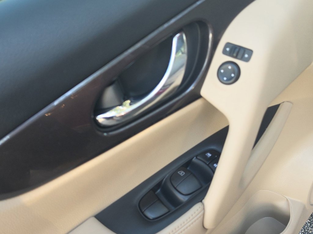 Used 2019 Nissan Rogue SV FWD image 16